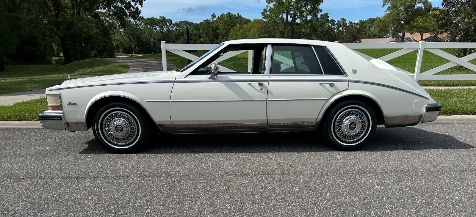 Cadillac-Seville-1984-Sedan-1