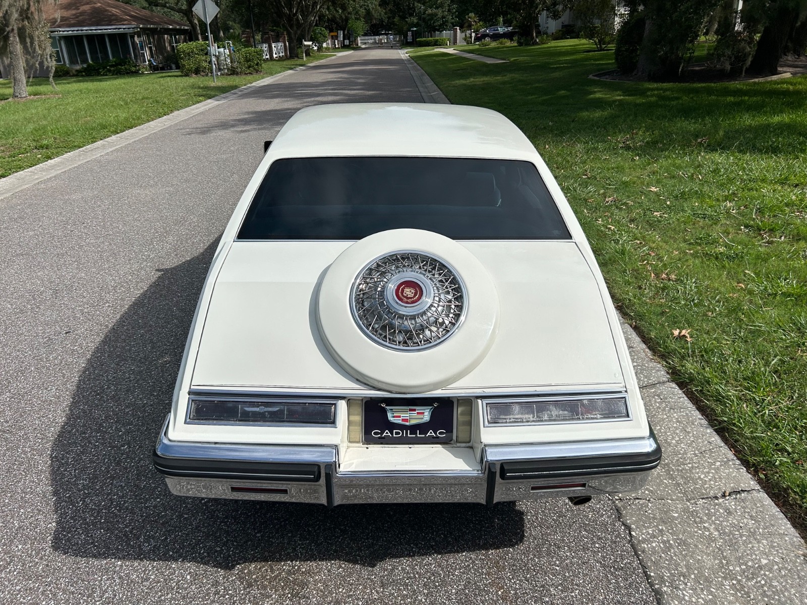 Cadillac-Seville-1984-Sedan-16