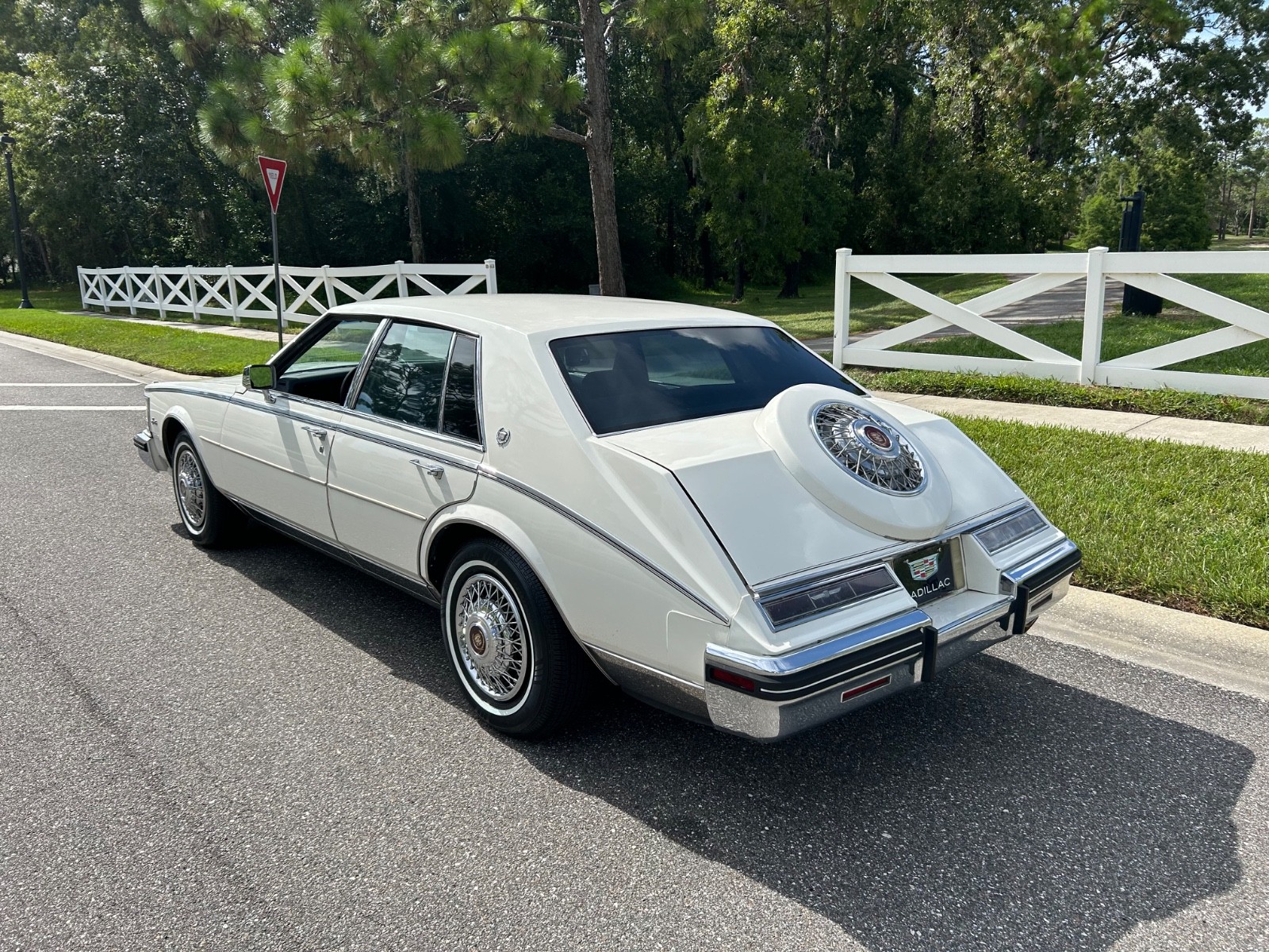 Cadillac-Seville-1984-Sedan-2
