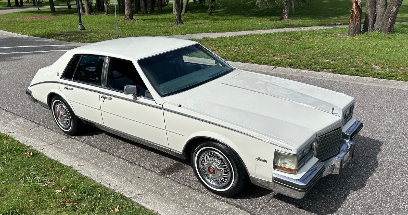 Cadillac-Seville-1984-Sedan-23