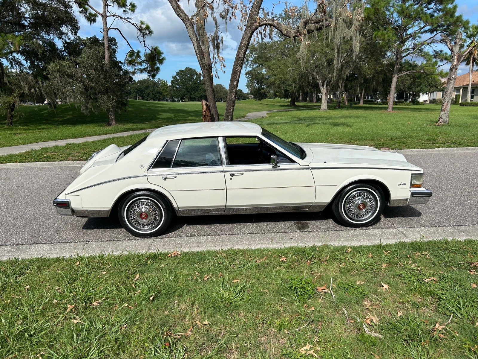 Cadillac-Seville-1984-Sedan-3