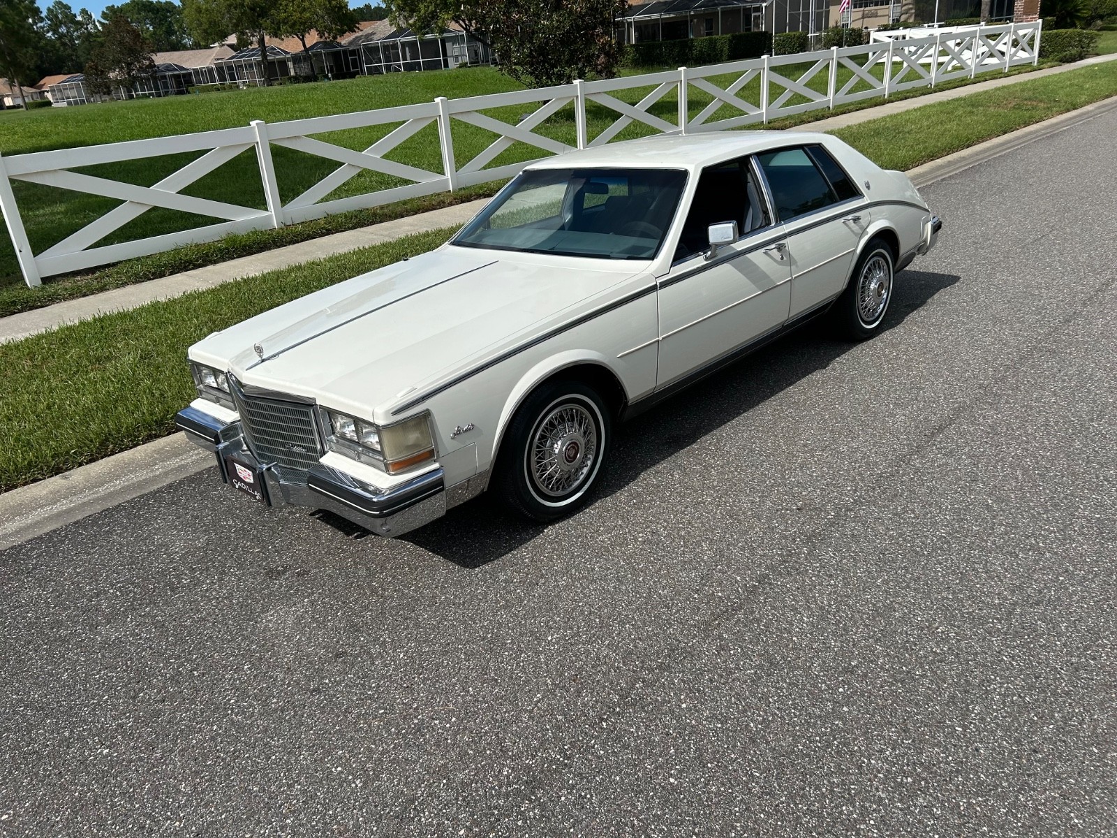 Cadillac-Seville-1984-Sedan-32