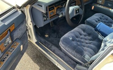 Cadillac-Seville-1984-Sedan-33