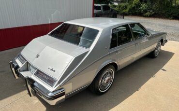 Cadillac-Seville-1985-Sedan-12