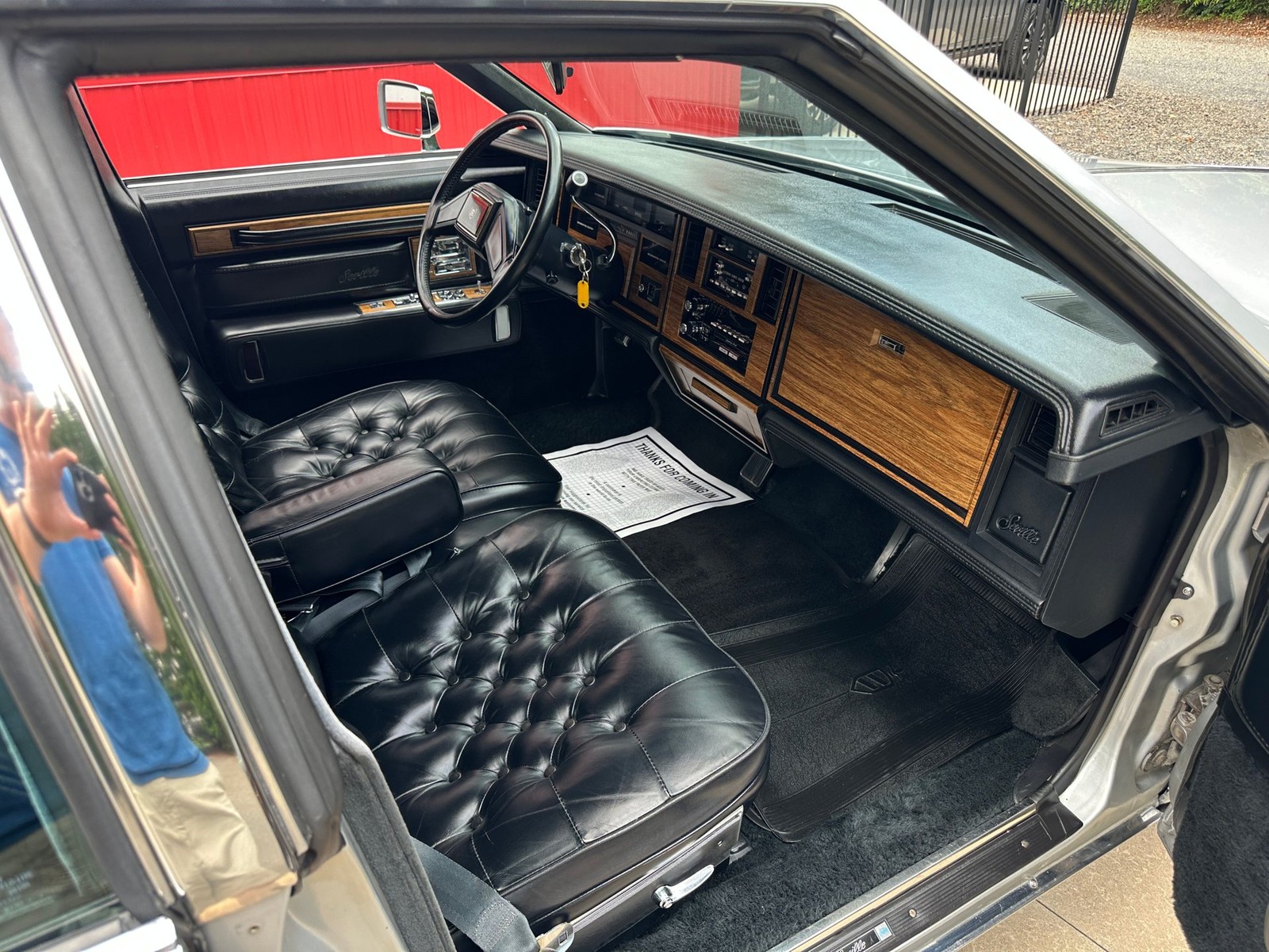 Cadillac-Seville-1985-Sedan-14