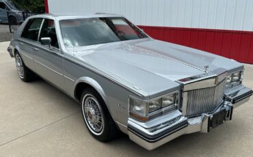 Cadillac-Seville-1985-Sedan-15