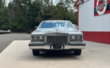 Cadillac-Seville-1985-Sedan-2