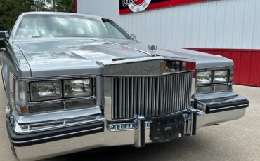 Cadillac-Seville-1985-Sedan-23