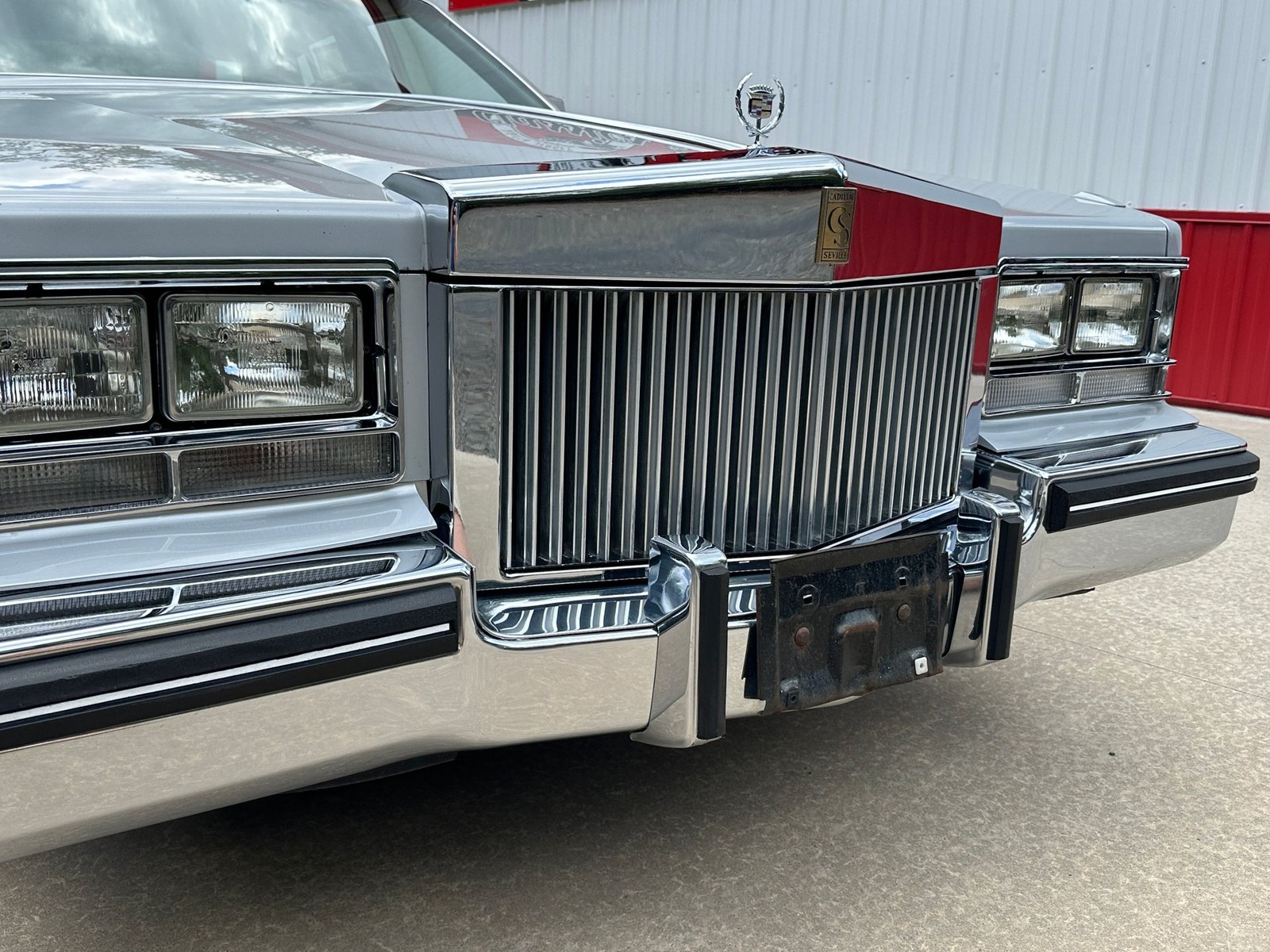 Cadillac-Seville-1985-Sedan-26