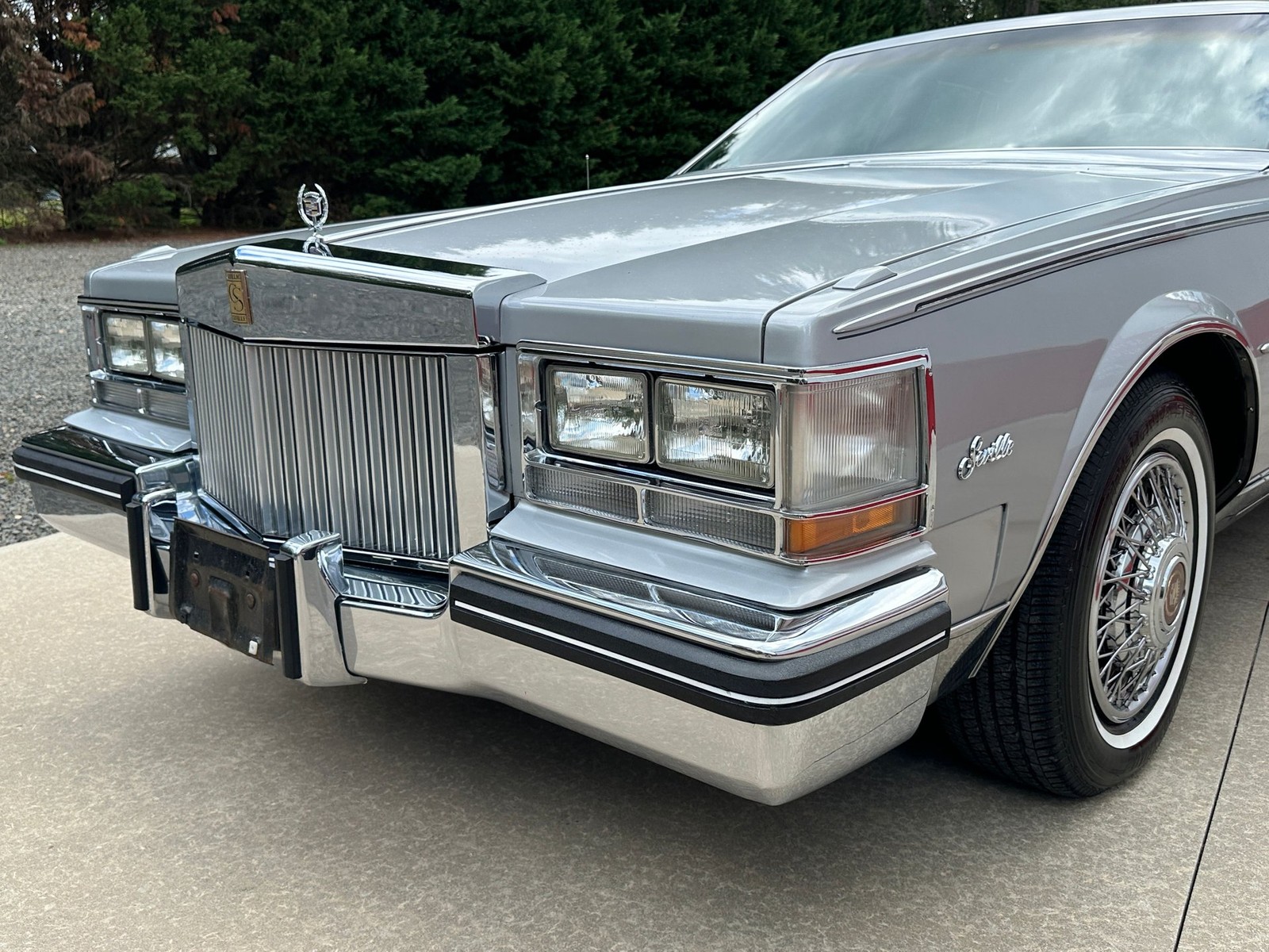 Cadillac-Seville-1985-Sedan-27