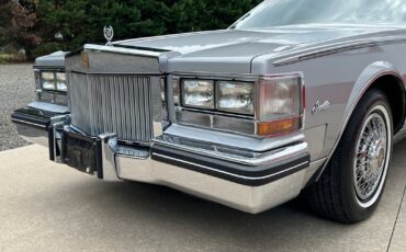 Cadillac-Seville-1985-Sedan-28