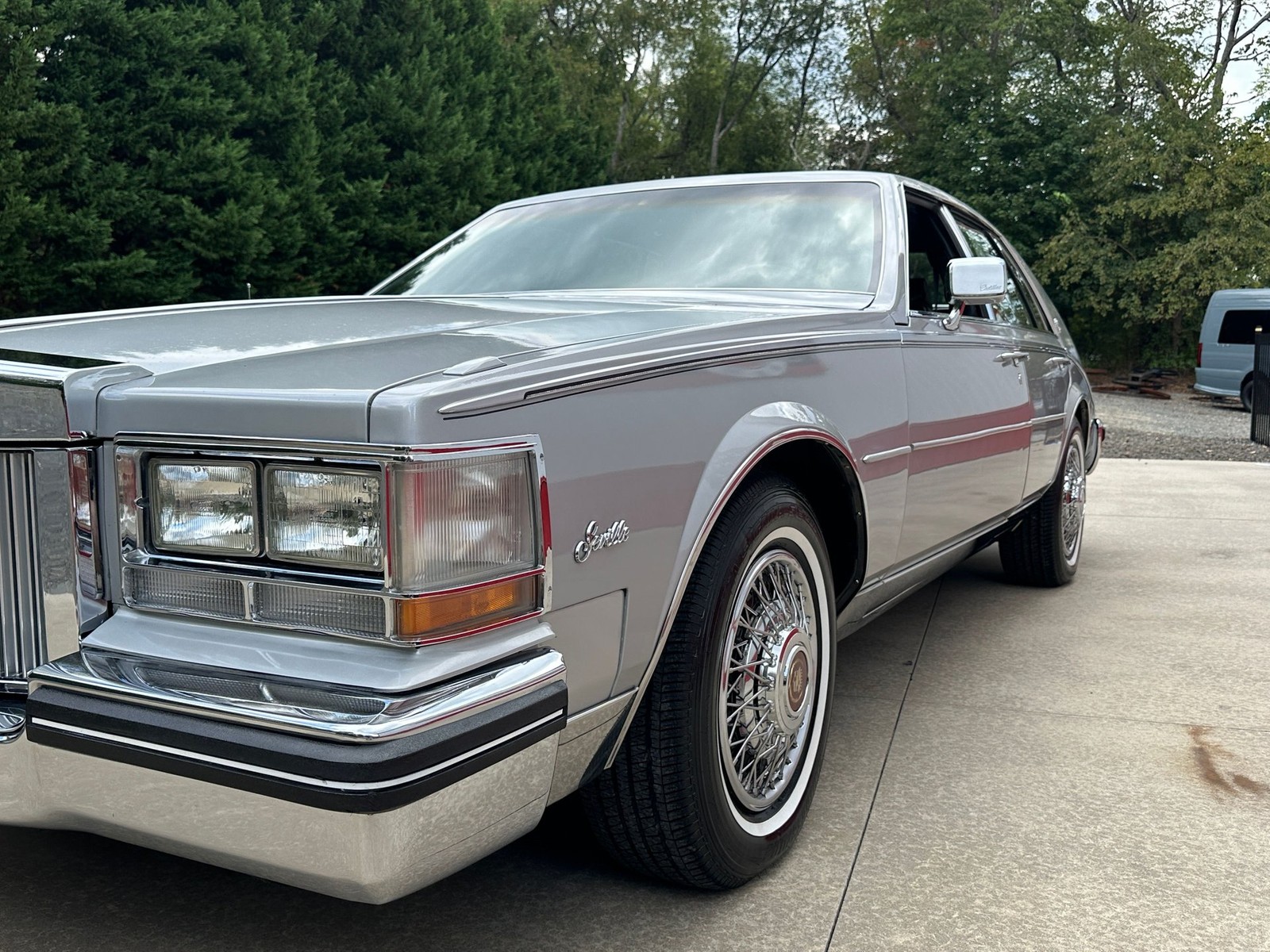 Cadillac-Seville-1985-Sedan-29