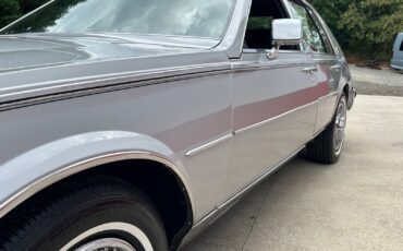 Cadillac-Seville-1985-Sedan-34