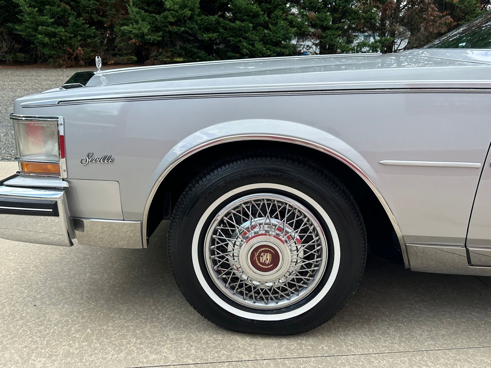 Cadillac-Seville-1985-Sedan-36
