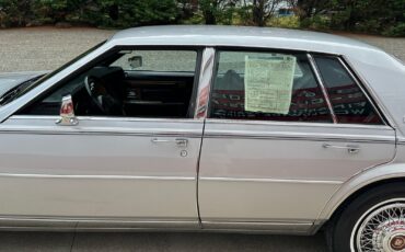 Cadillac-Seville-1985-Sedan-37