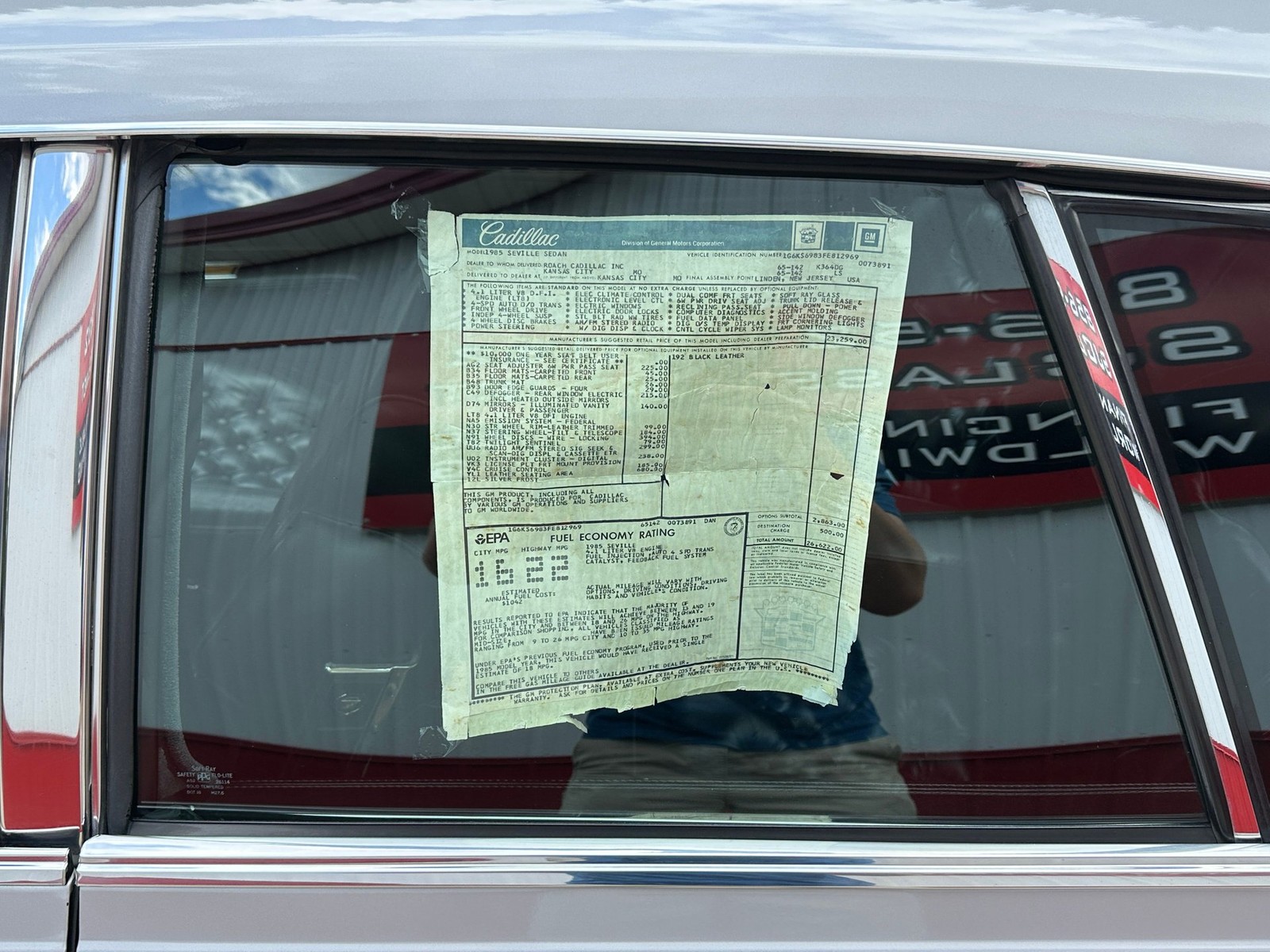 Cadillac-Seville-1985-Sedan-39
