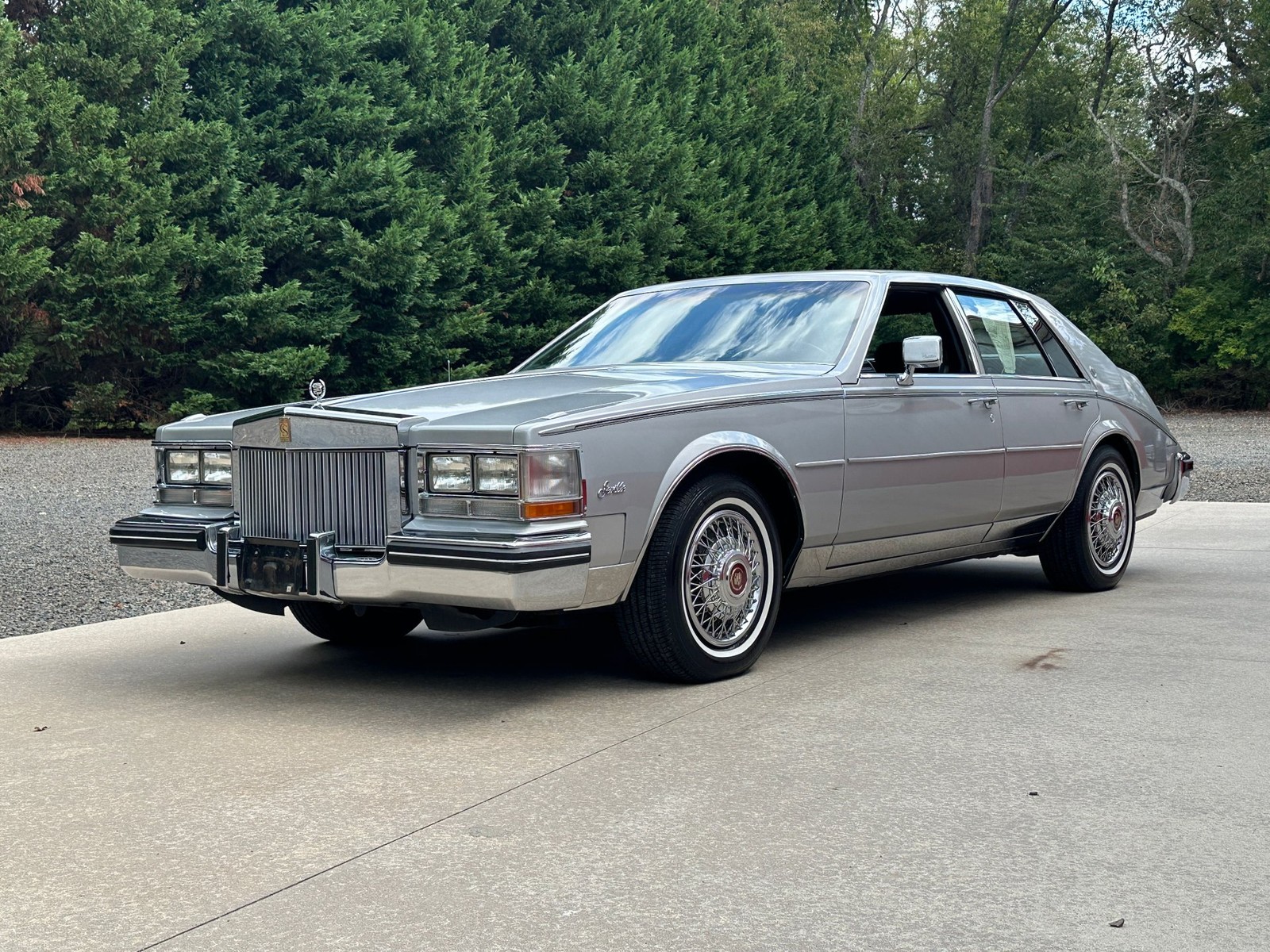 Cadillac-Seville-1985-Sedan-4