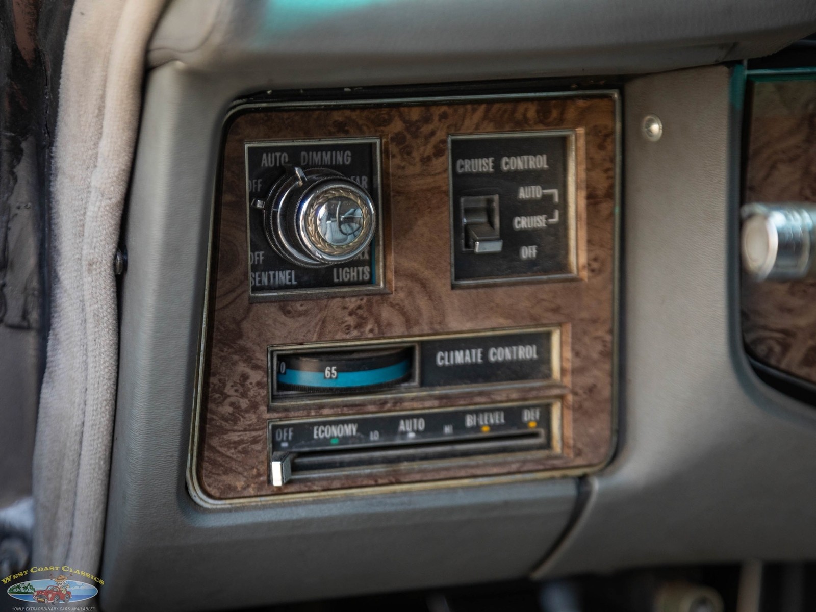 Cadillac-Seville-Elegante-1979-4-Door-Sedan-35