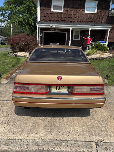 Cadillac-allante-1987-custom-2