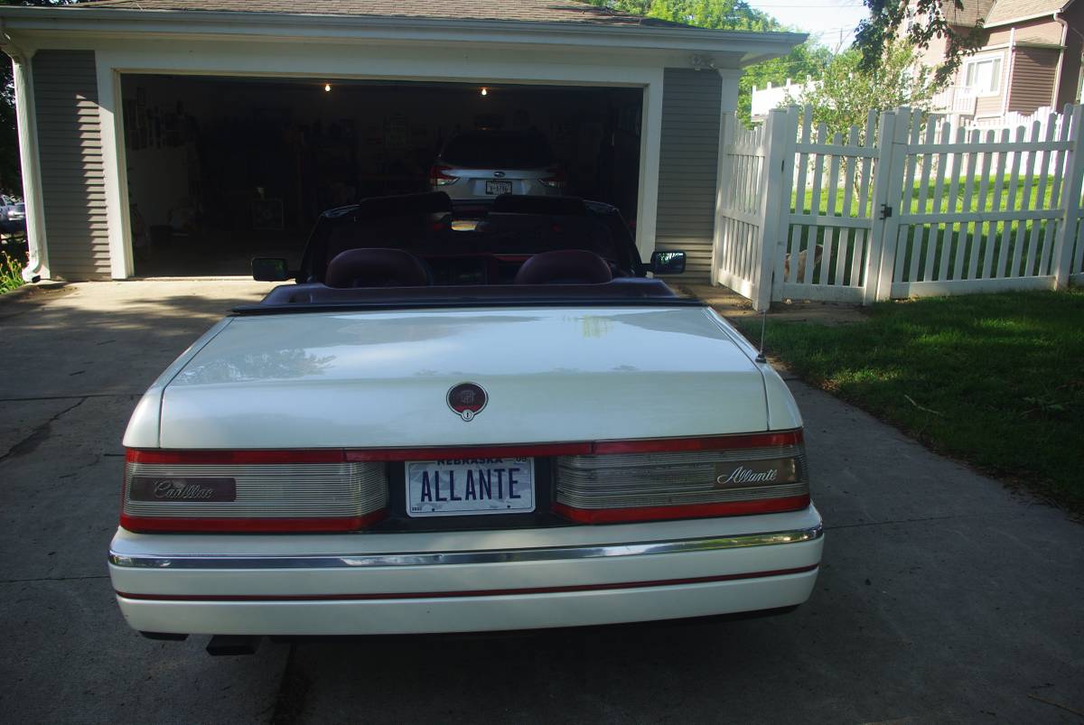 Cadillac-allante-1988-white-2