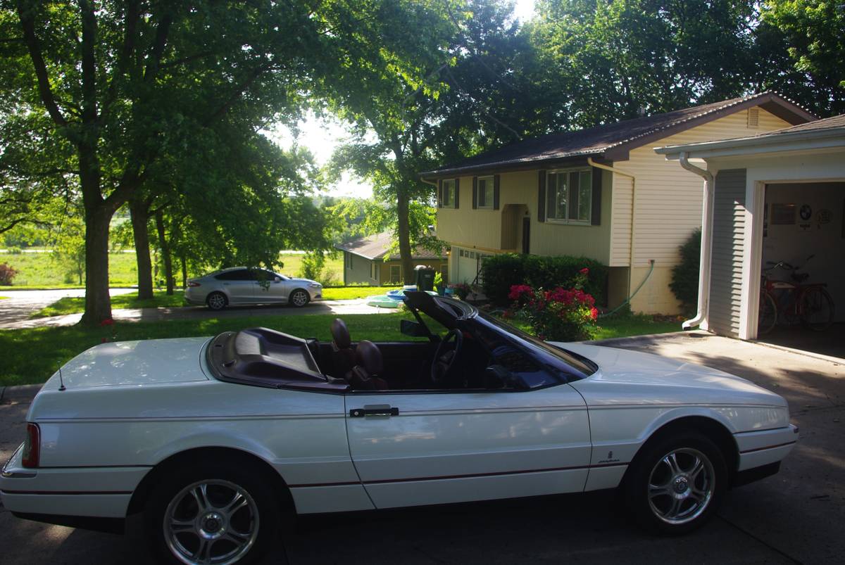 Cadillac-allante-1988-white-3