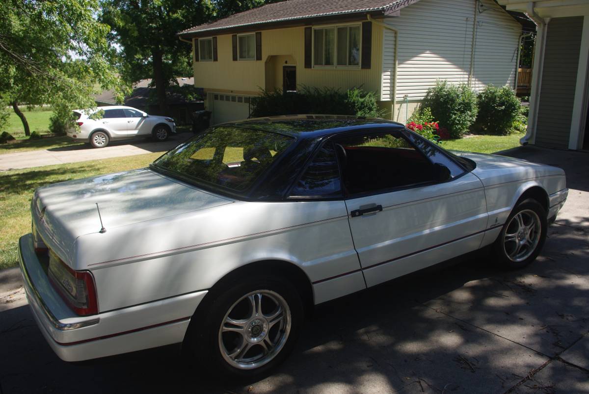 Cadillac-allante-1988-white-8