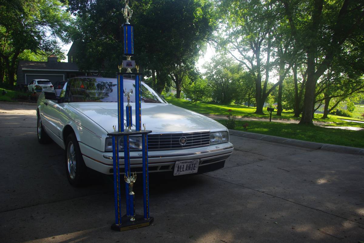 Cadillac-allante-1988-white