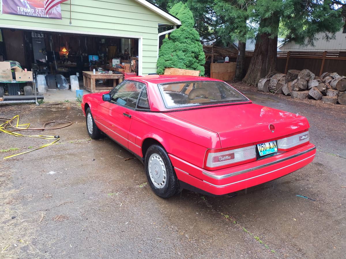 Cadillac-allante-convertible-1988-red-4