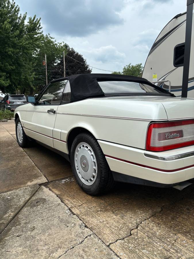 Cadillac-allante-convertible-1990-2