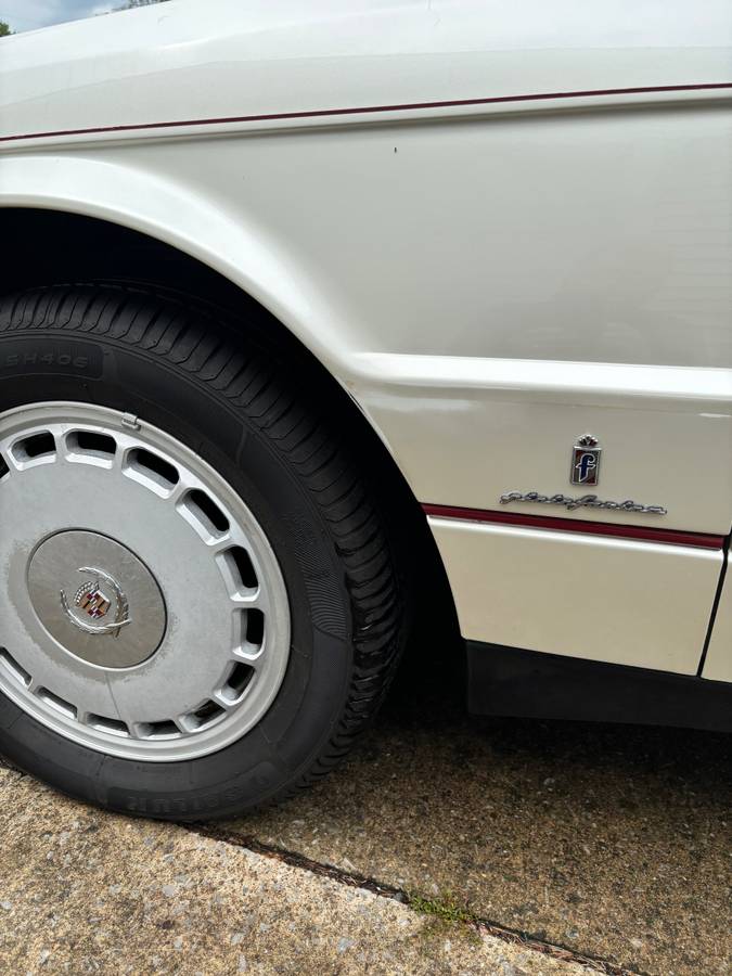 Cadillac-allante-convertible-1990-4