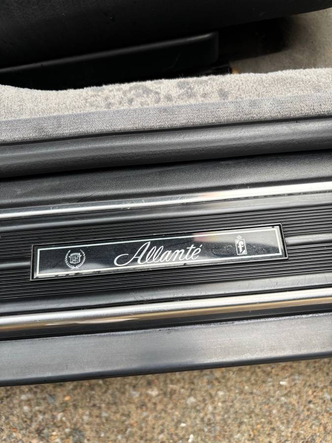 Cadillac-allante-convertible-1990-5