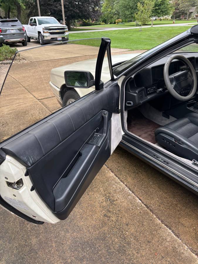 Cadillac-allante-convertible-1990-6