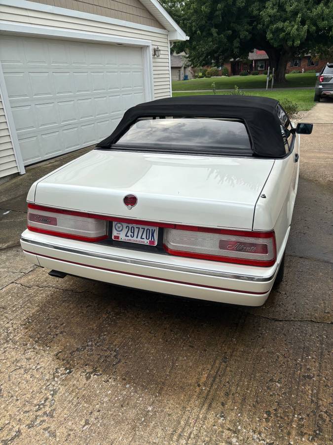 Cadillac-allante-convertible-1990
