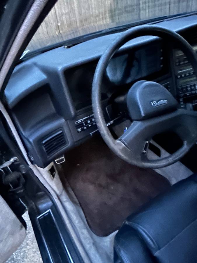 Cadillac-allante.-1989-black-15