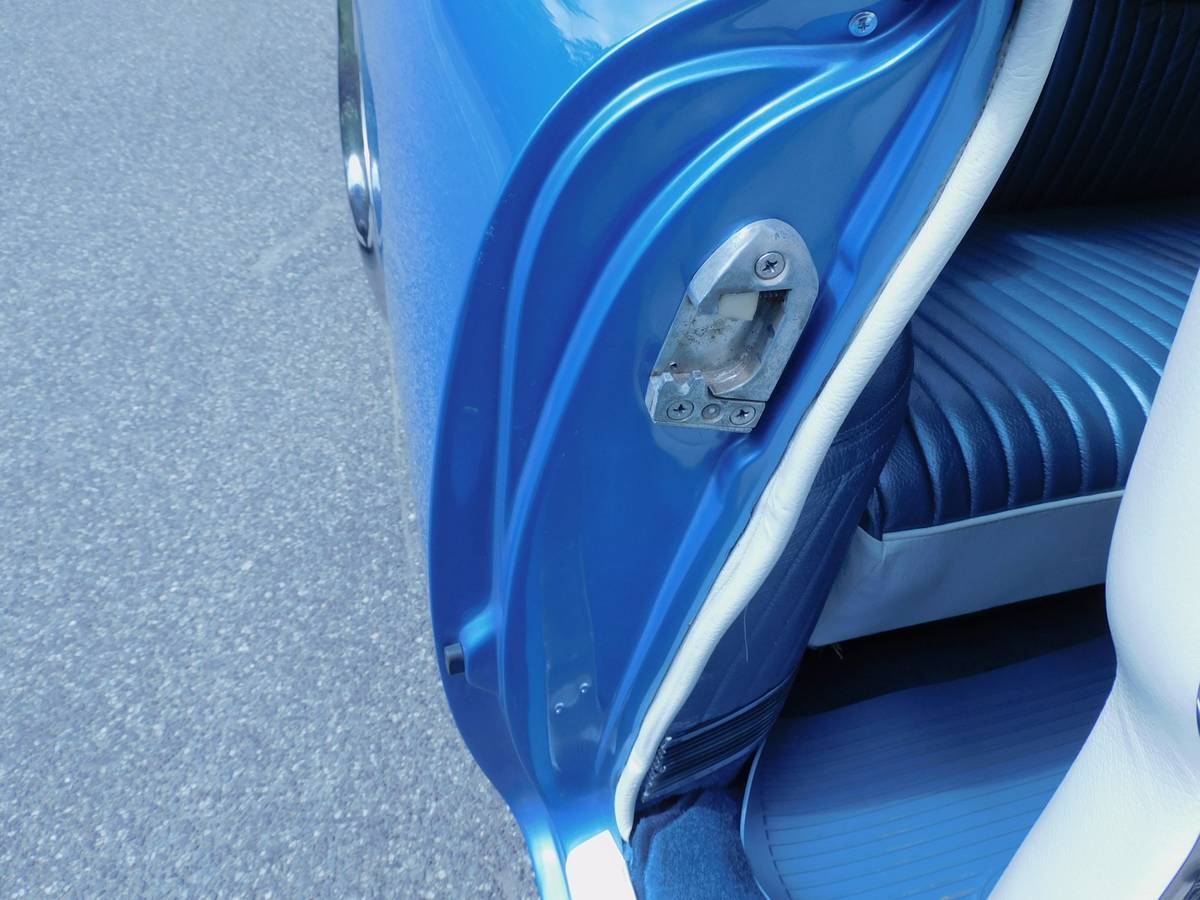 Cadillac-barritz-convertible-1957-blue-13