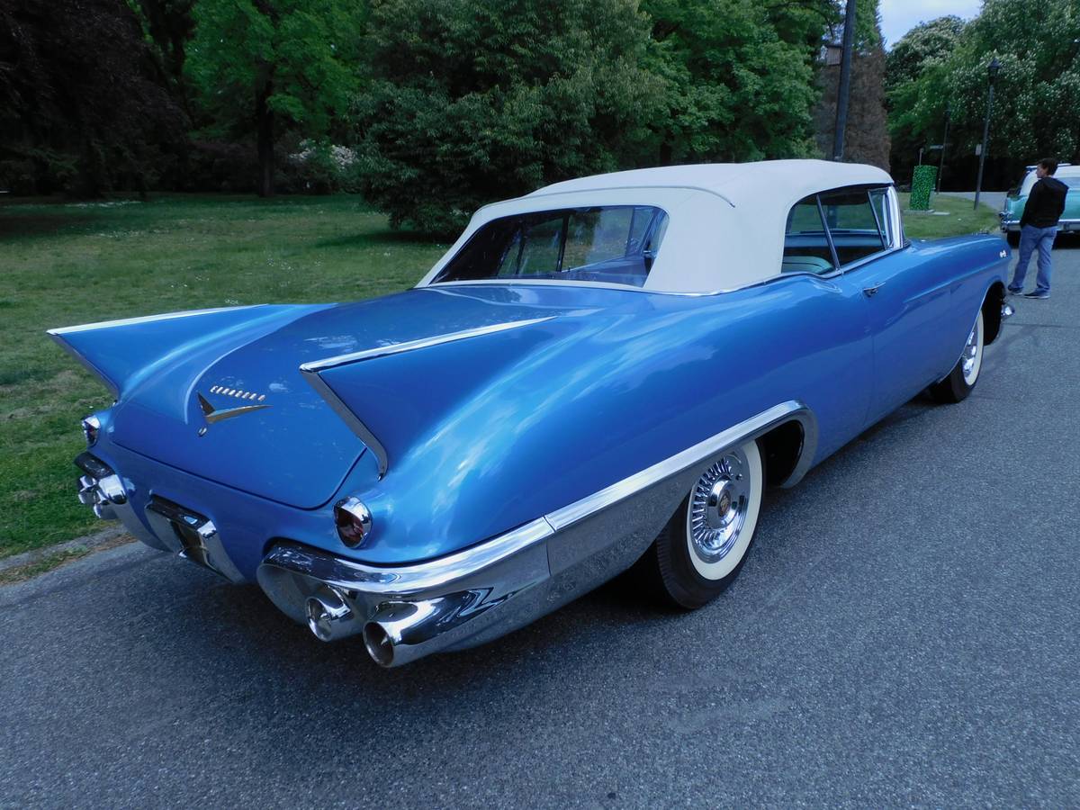 Cadillac-barritz-convertible-1957-blue-2