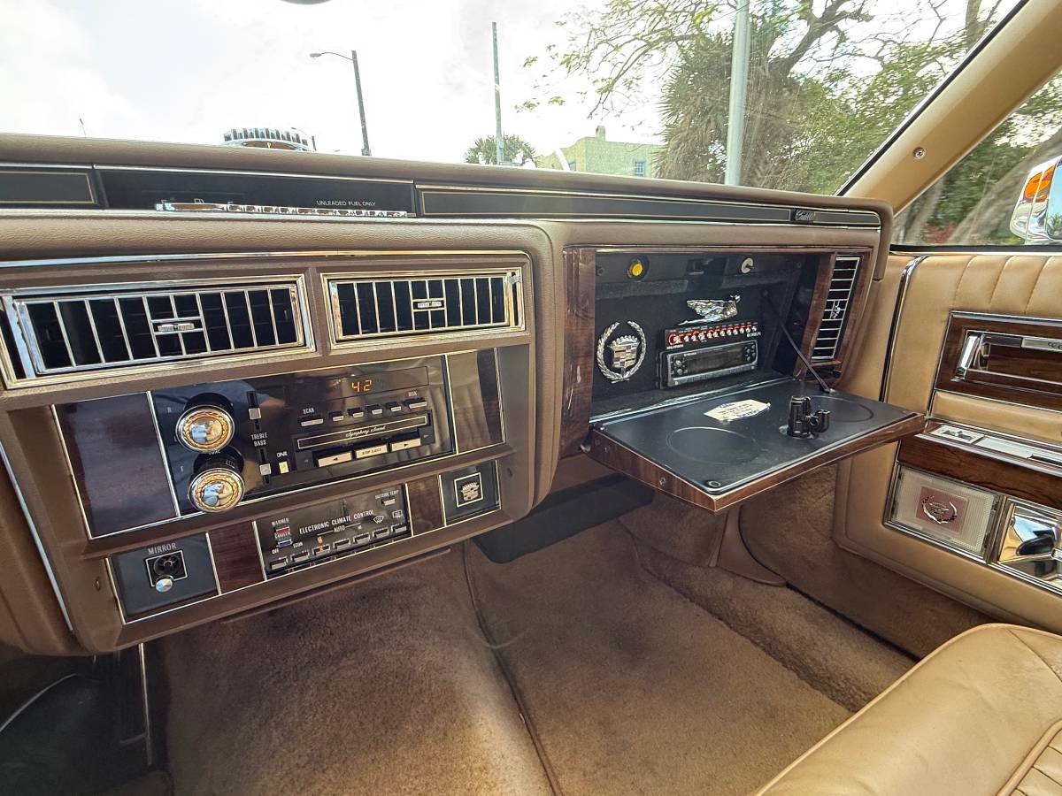 Cadillac-brougham-1987-brown-14