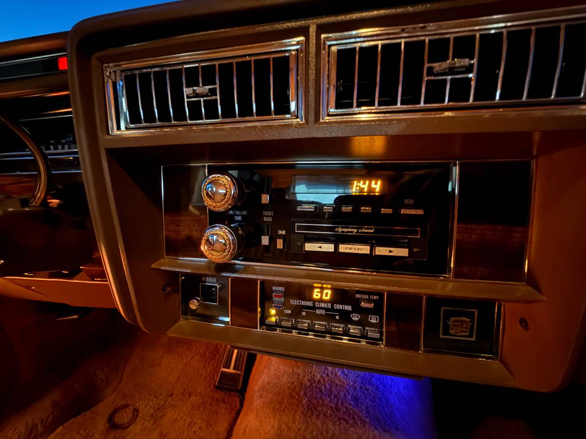 Cadillac-brougham-1987-brown-16