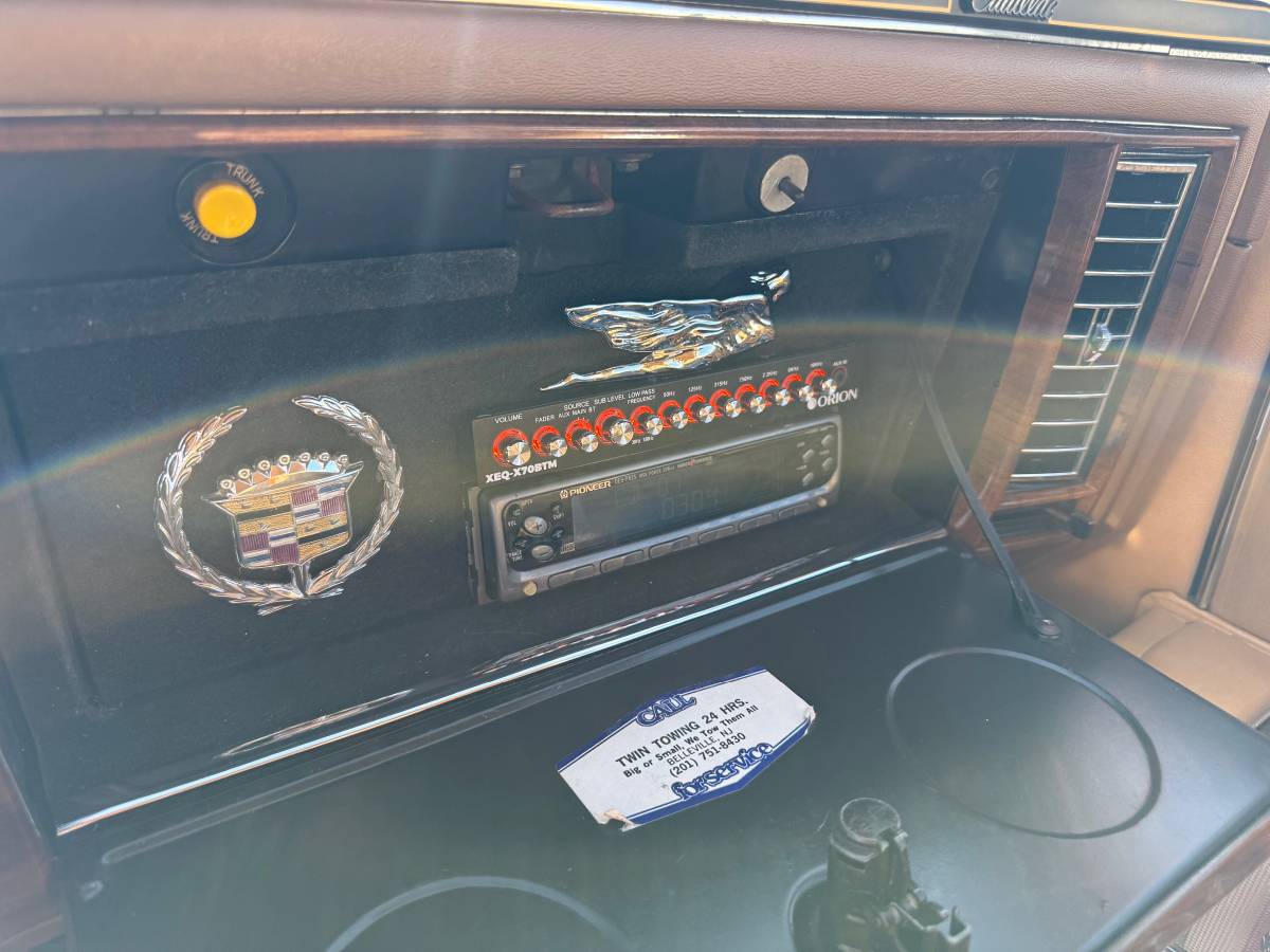 Cadillac-brougham-1987-brown-17