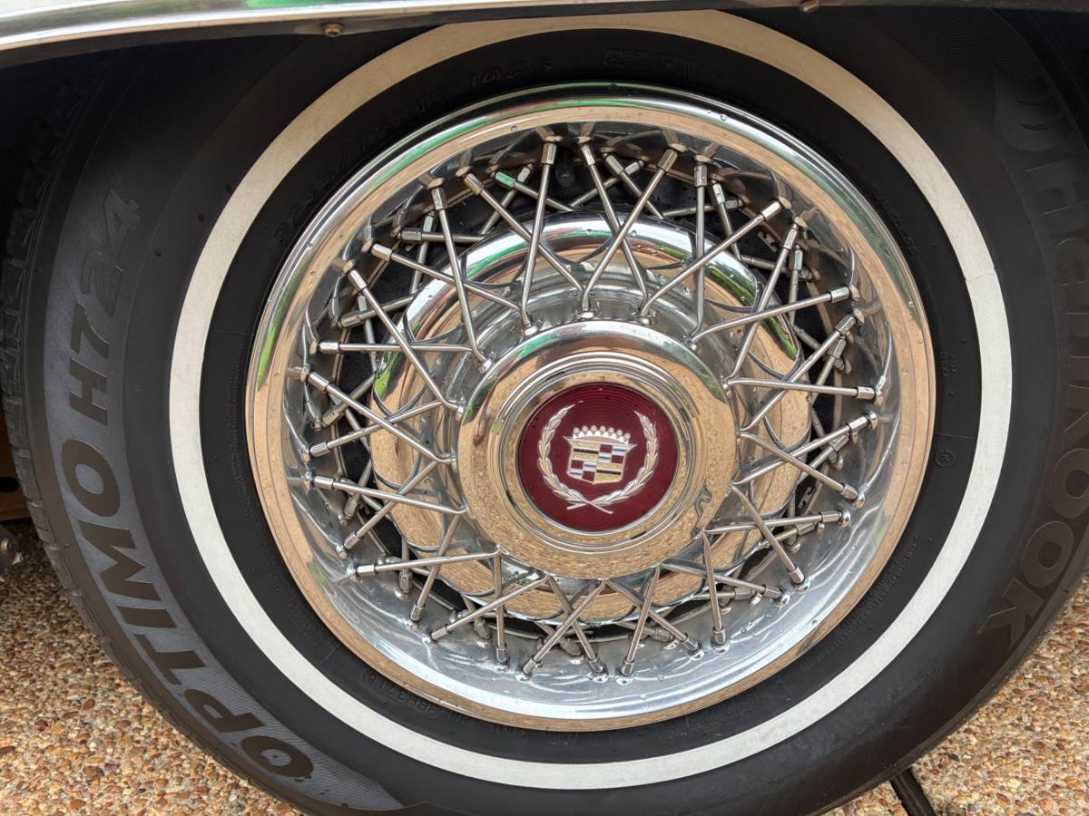 Cadillac-brougham-1987-white-11