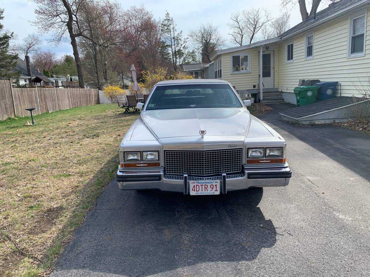 Cadillac-brougham-1988-silver-7