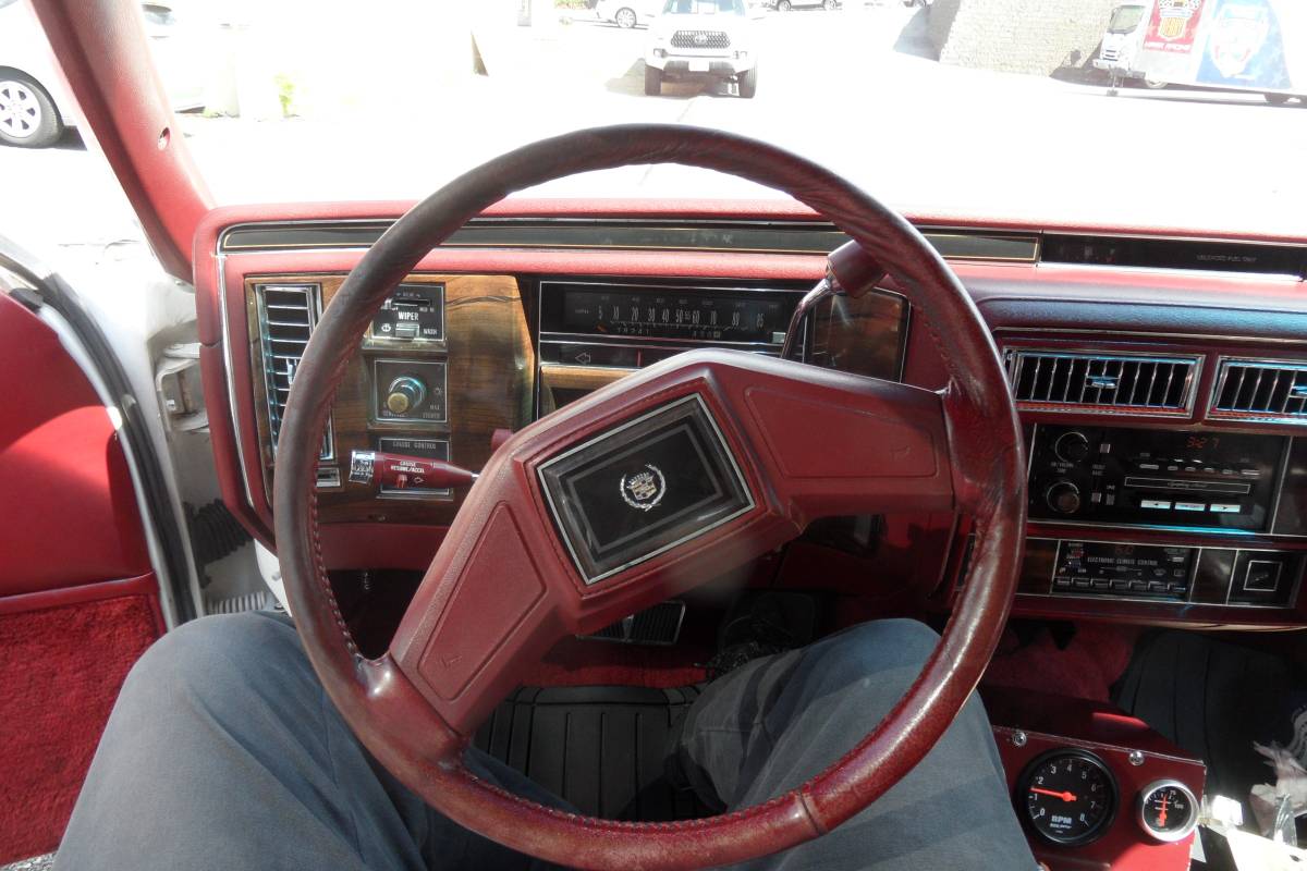 Cadillac-brougham-1989-white-17