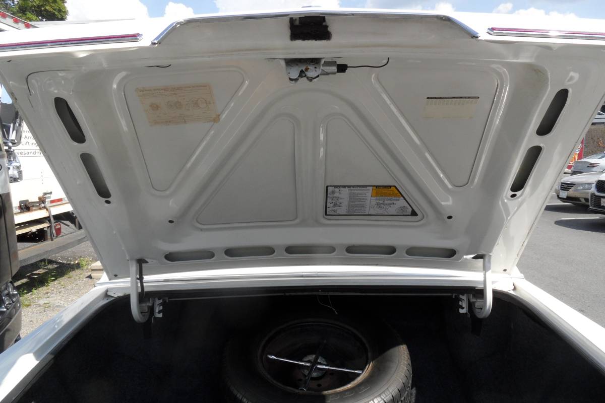 Cadillac-brougham-1989-white-6