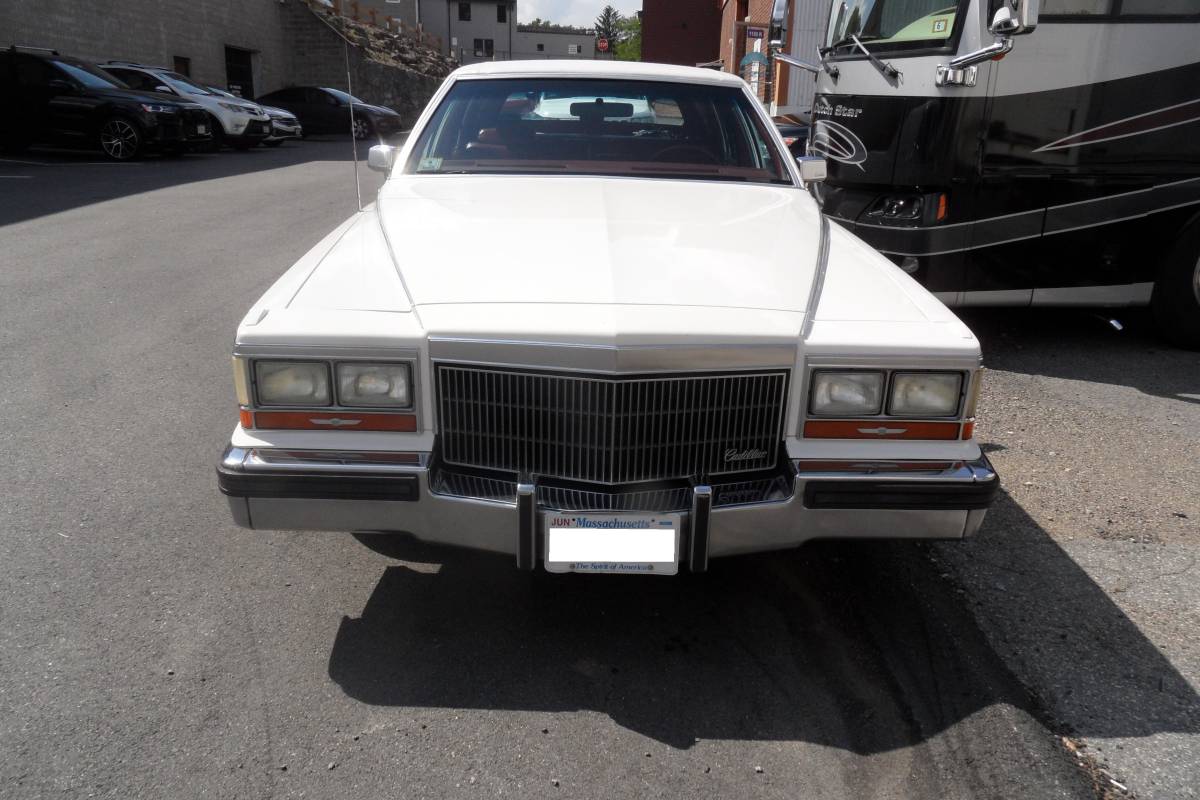 Cadillac-brougham-1989-white