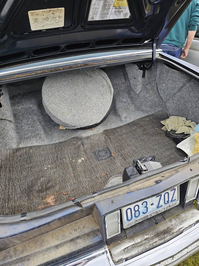 Cadillac-brougham-1992-blue-1