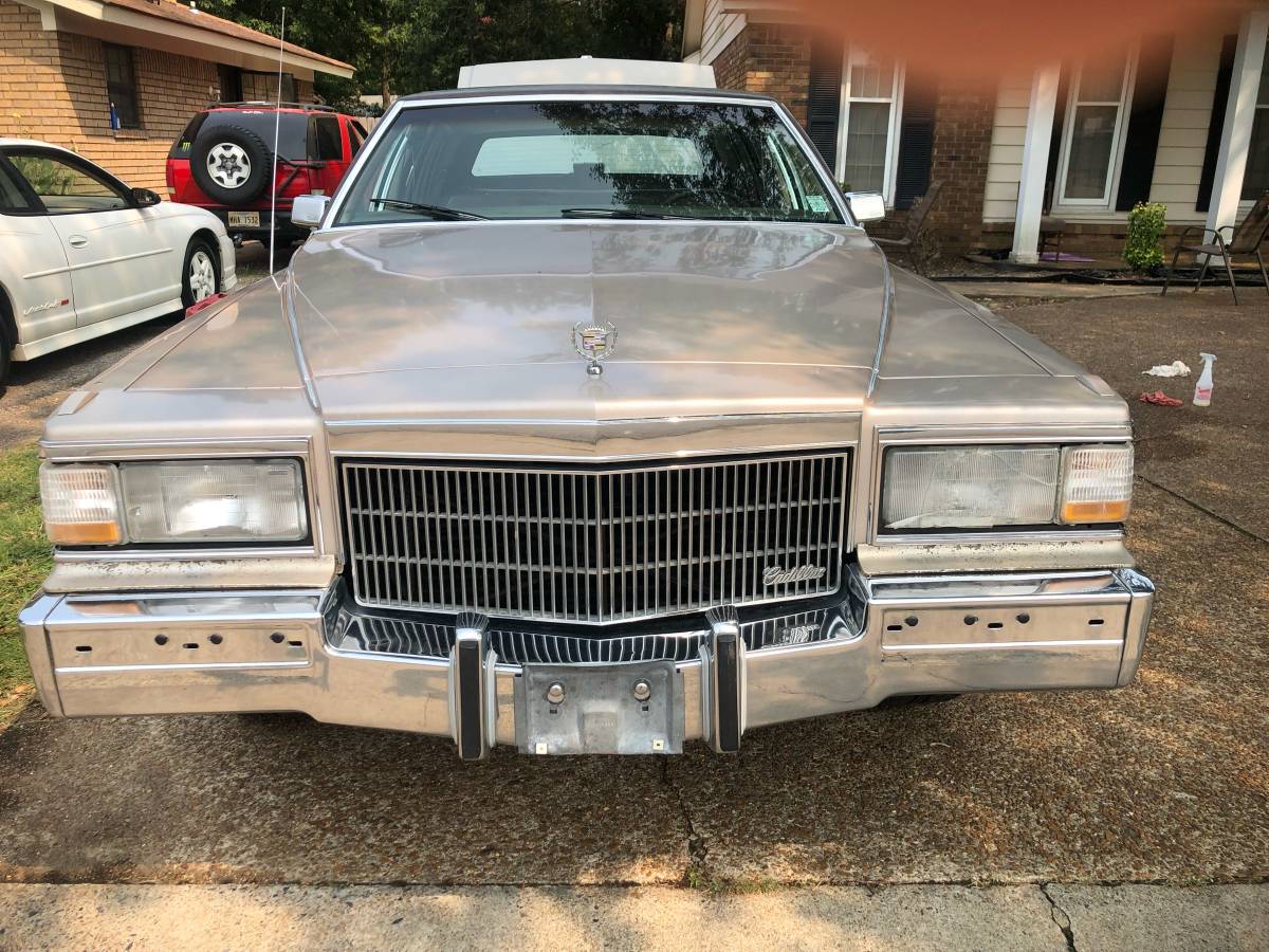 Cadillac-brougham-1992-custom-10