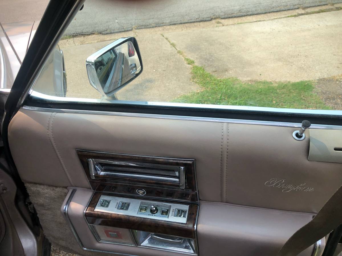 Cadillac-brougham-1992-custom-12
