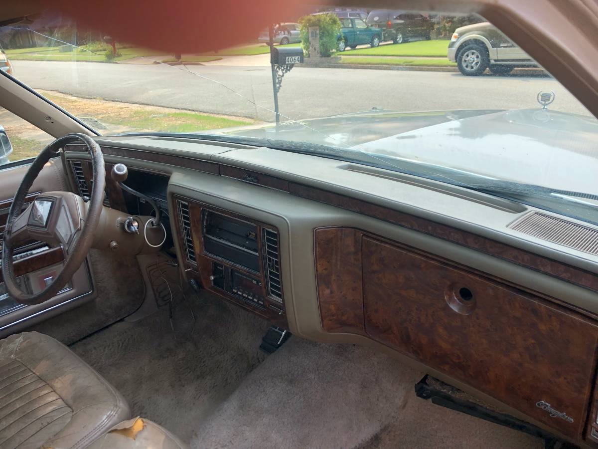 Cadillac-brougham-1992-custom-13