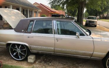 Cadillac-brougham-1992-custom-14