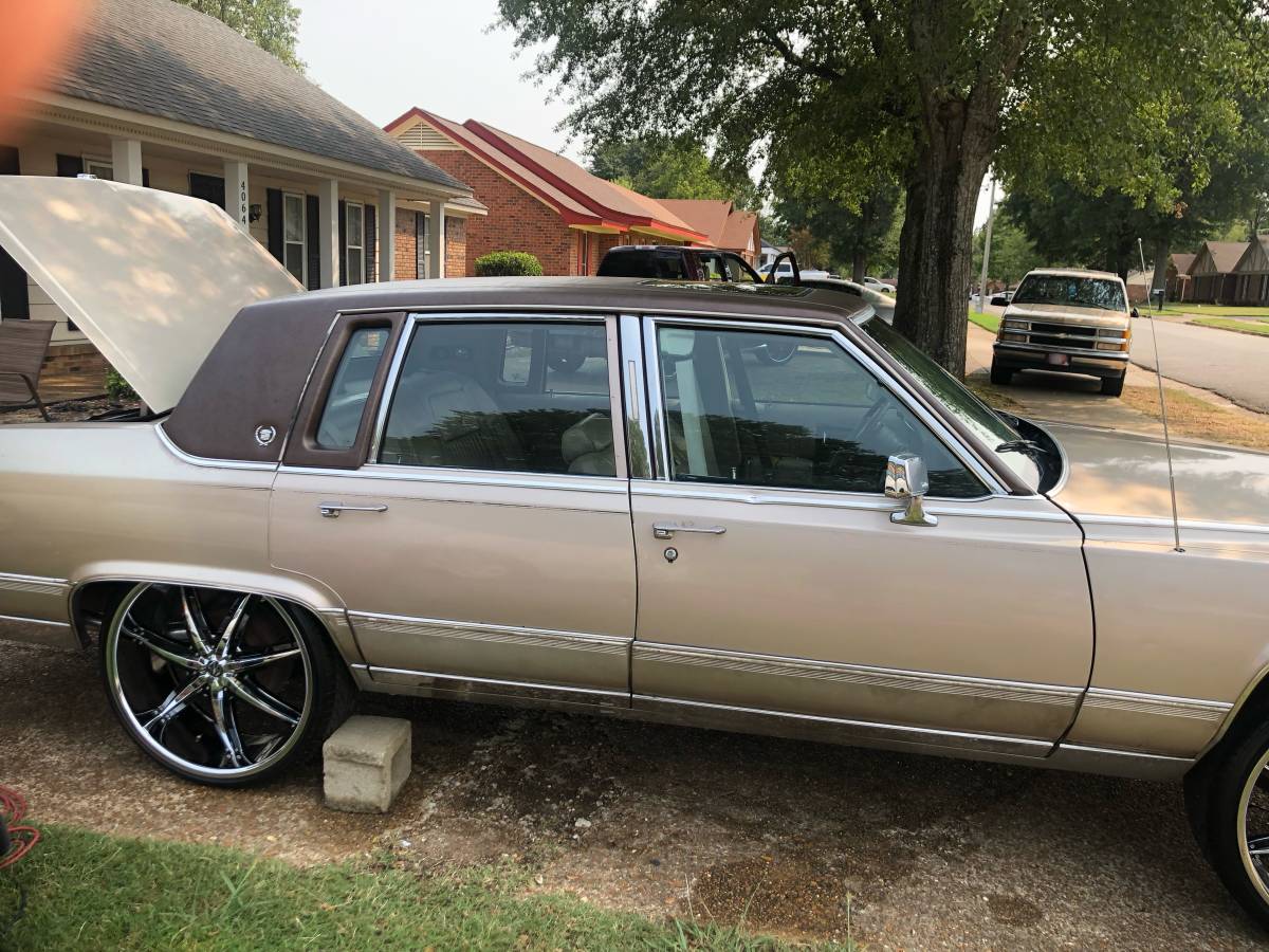 Cadillac-brougham-1992-custom-14
